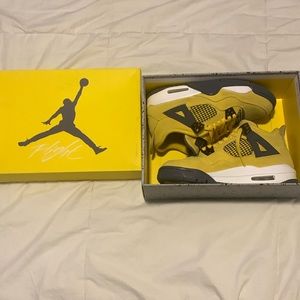 Jordan 4 Lightning size 7 authentic